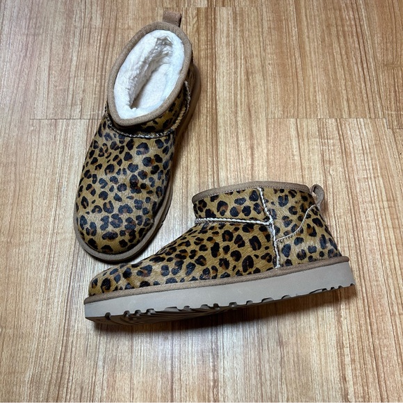 Ugg Shorty Calf Hair Leopard Print Mini Boots - Picture 7 of 13
